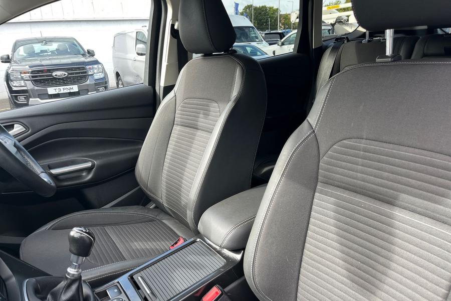 Ford KUGA Photo autoimg-6d4ba42e6733adbfd1fcfc8168bc004916bc6675.jpg
