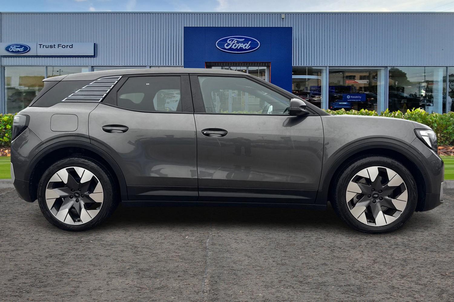 Ford EXPLORER Photo 2