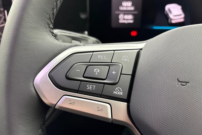 VOLKSWAGEN Tiguan Photo 16