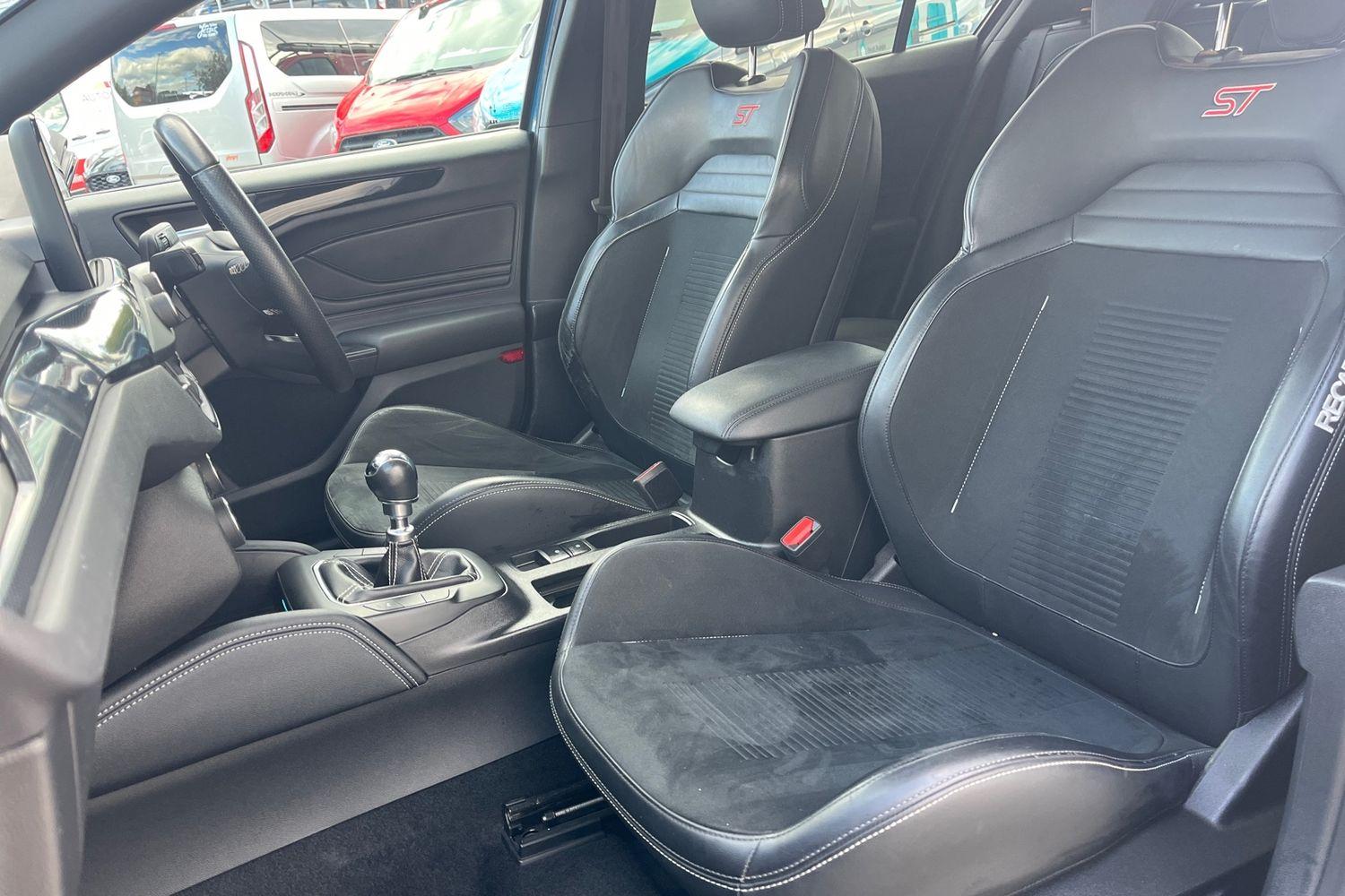 Ford FOCUS Photo 18