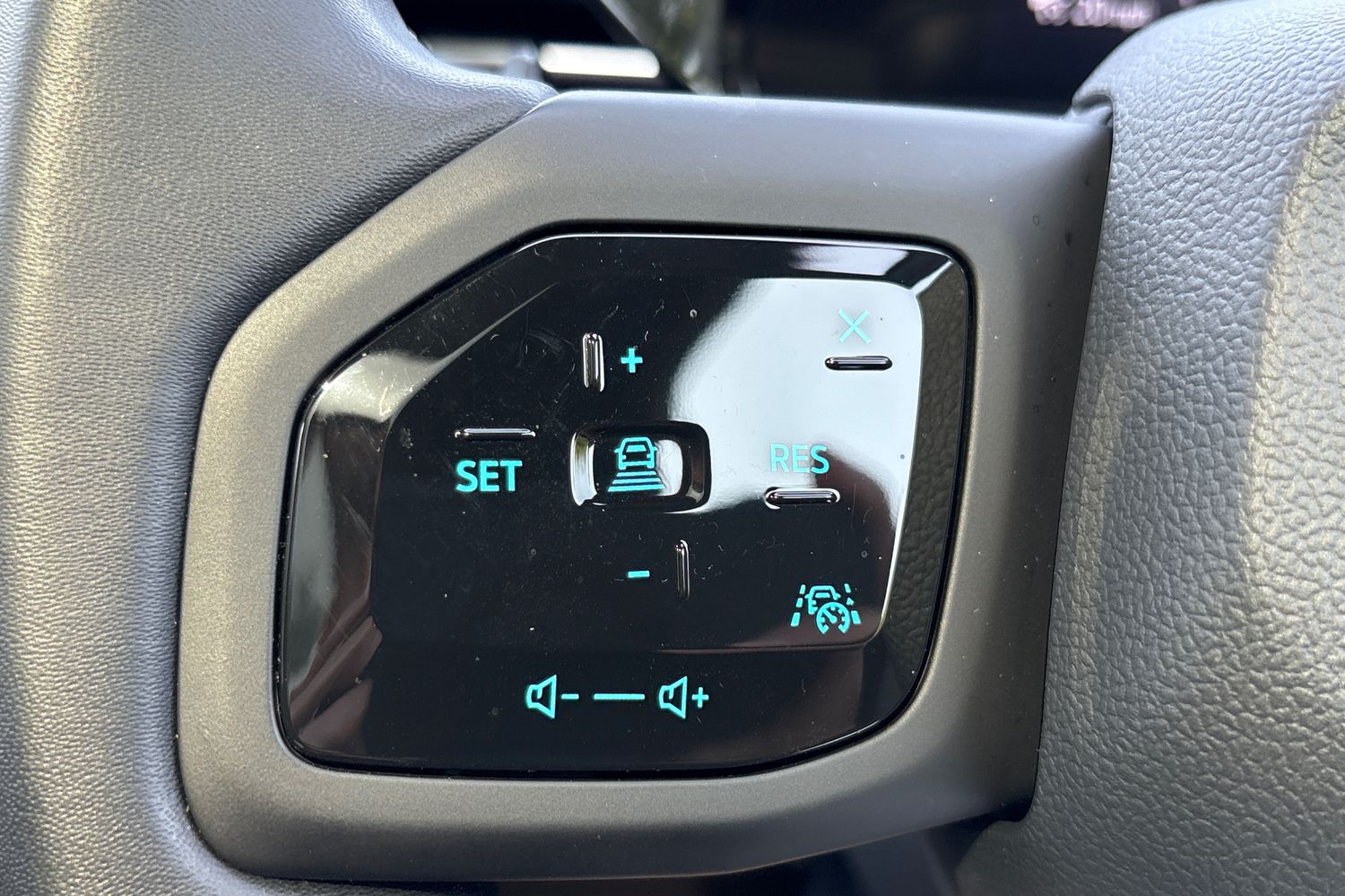 Ford Explorer Photo 33