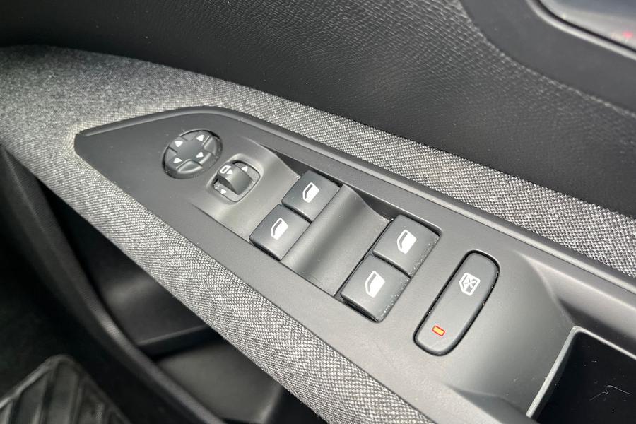 Peugeot 5008 Photo autoimg-6d600487c68adffbdf749896e20c31bac6df5207.jpg