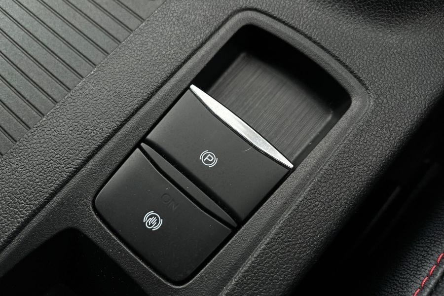 Ford Kuga Photo autoimg-6d618f0774e6a24c2f4e31c1c18eaee2c8565c23.jpg