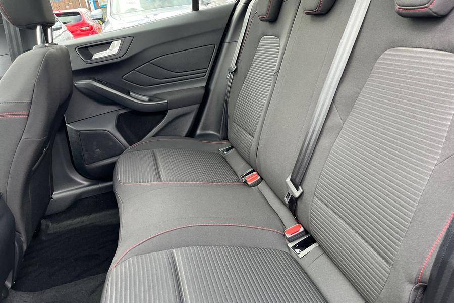 Ford FOCUS Photo autoimg-6d633da7f05ad254f20842a268f01d05b9b99482.jpg