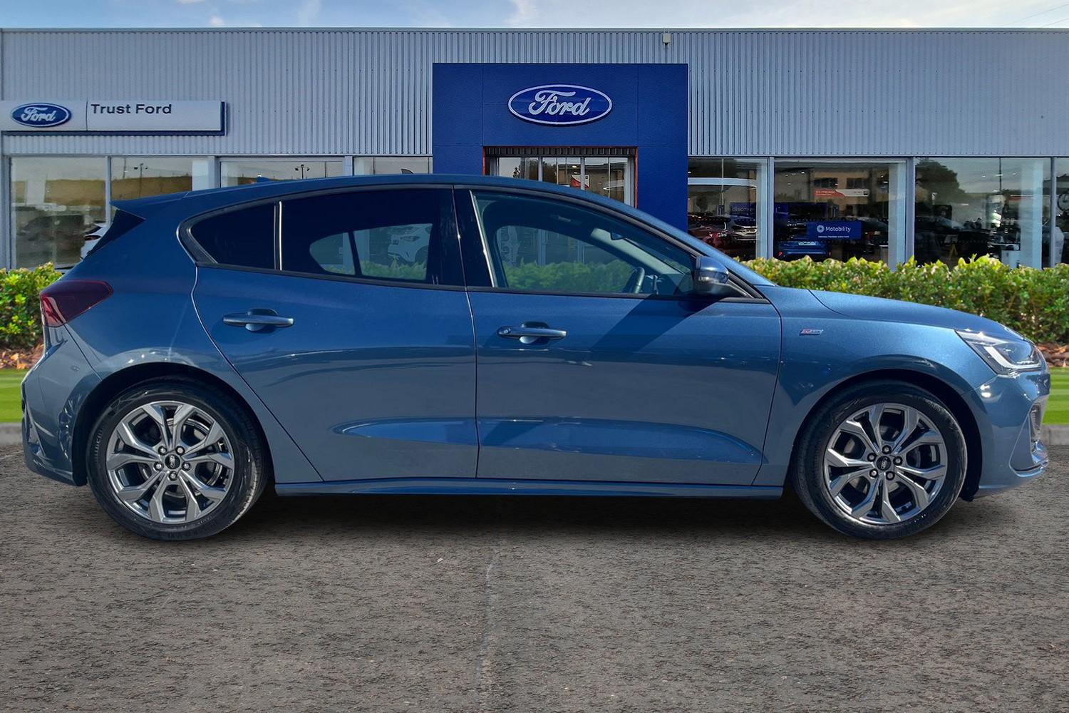 Ford FOCUS Photo 2
