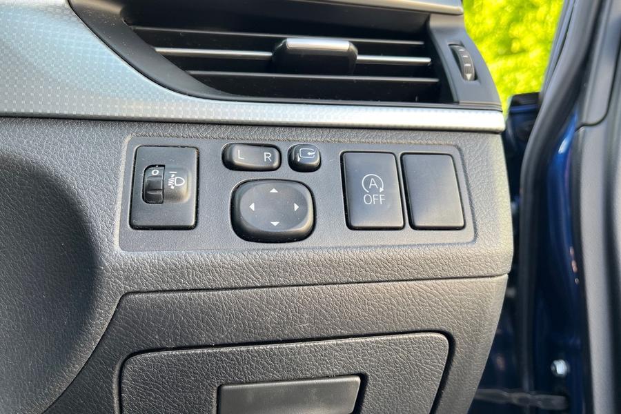 Toyota AVENSIS Photo autoimg-6d67b387e6a1af71492c4776525ffbeb02a8fc99.jpg