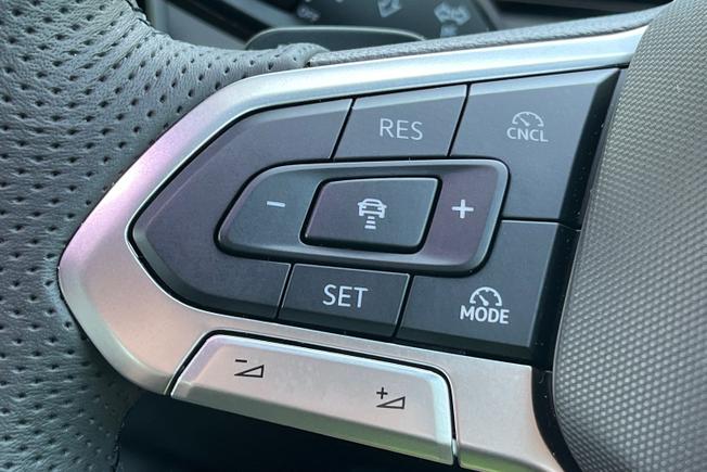 VOLKSWAGEN Tiguan Photo 16