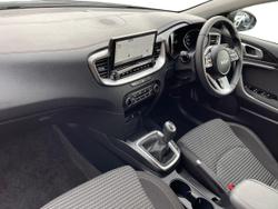KIA Ceed Photo 2