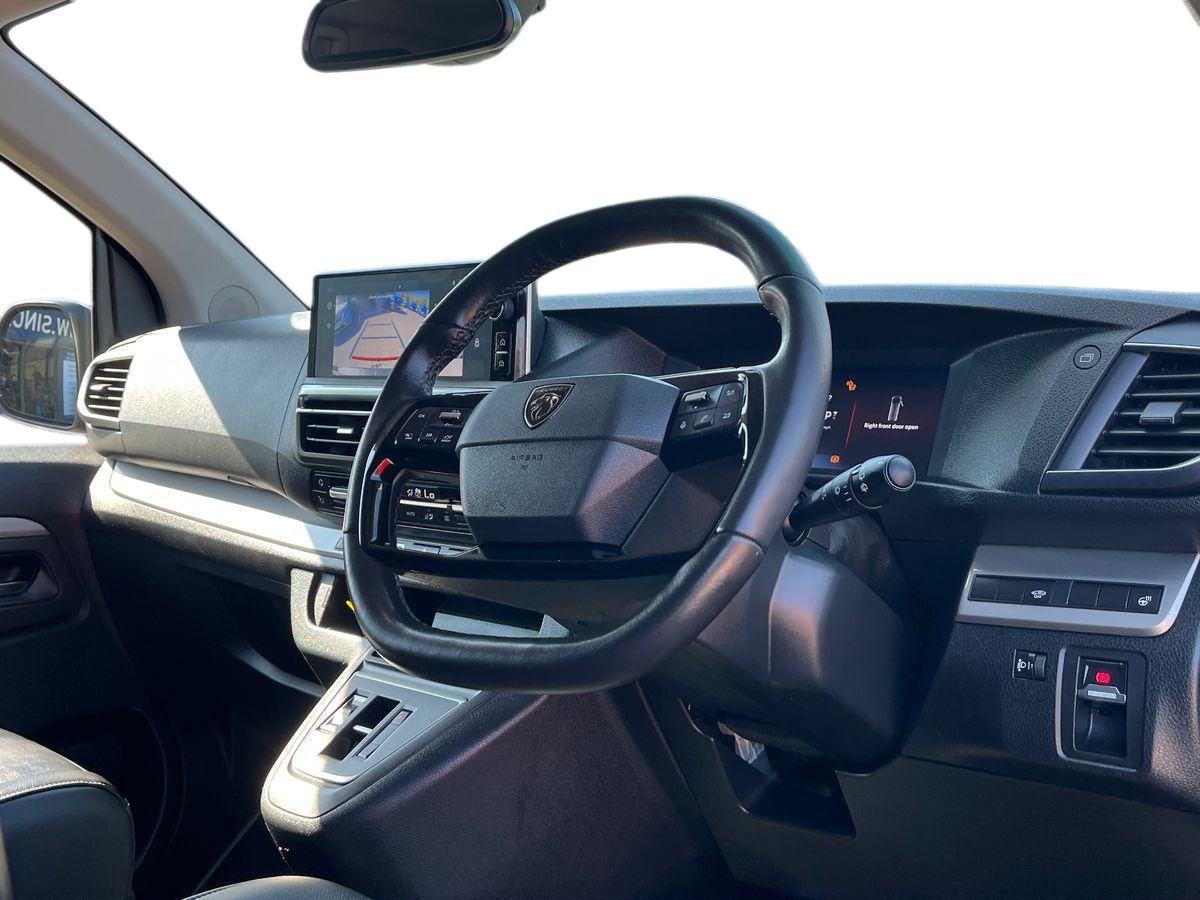Peugeot e-Traveller Photo 19