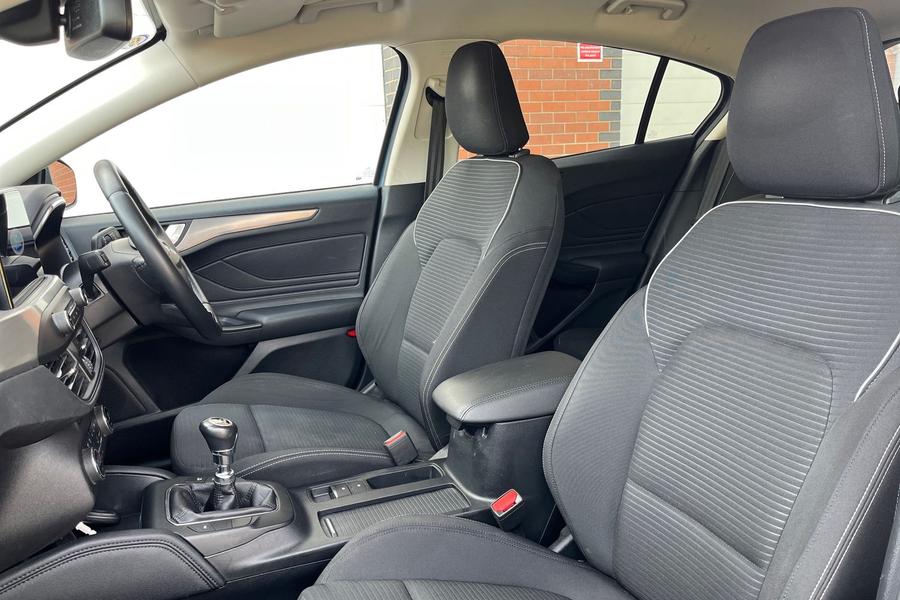 Ford FOCUS Photo autoimg-6d7e6a25174c4667098008a93070c7548bca0ea8.jpg
