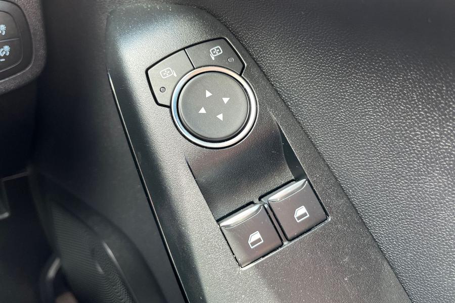 Ford FIESTA Photo autoimg-6d81f50ba6c39099e81802eea843f2d7e16fdc46.jpg