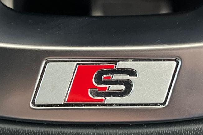AUDI Q8 Photo 25
