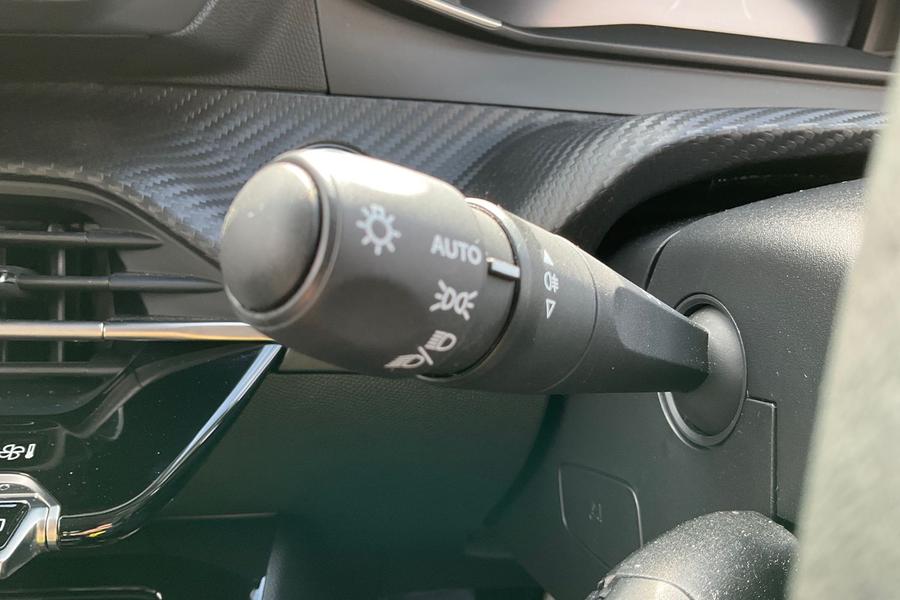 Peugeot 208 Photo autoimg-6d8c64f048b7411cf39f8397d5e5cf70775efb2f.jpg