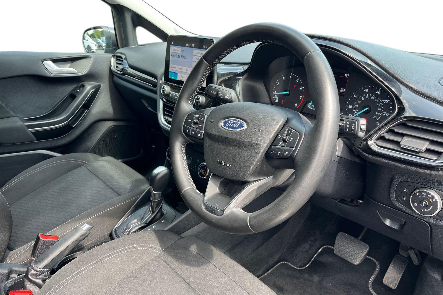 Ford FIESTA Photo 8