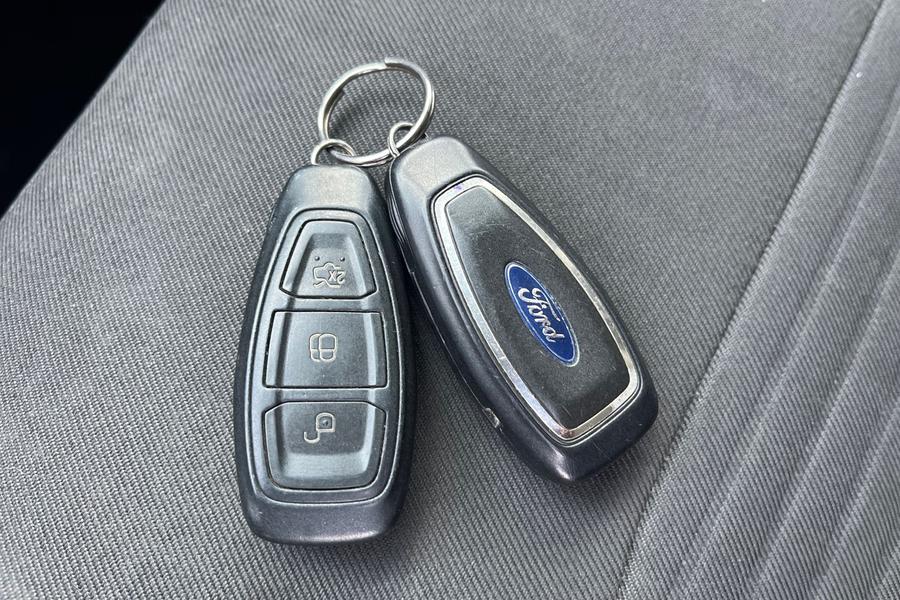 Ford KUGA Photo autoimg-6d9d4f30ffffc1124fc9931a86c0f2436c496097.jpg