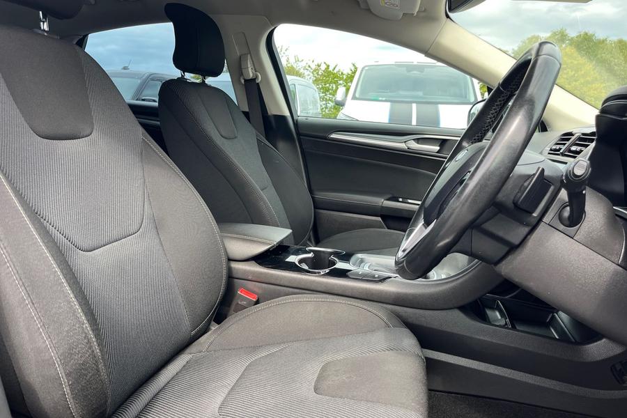 Ford MONDEO Photo autoimg-6d9f1e92a2c81c20a7f32cb336105a96d25a8468.jpg