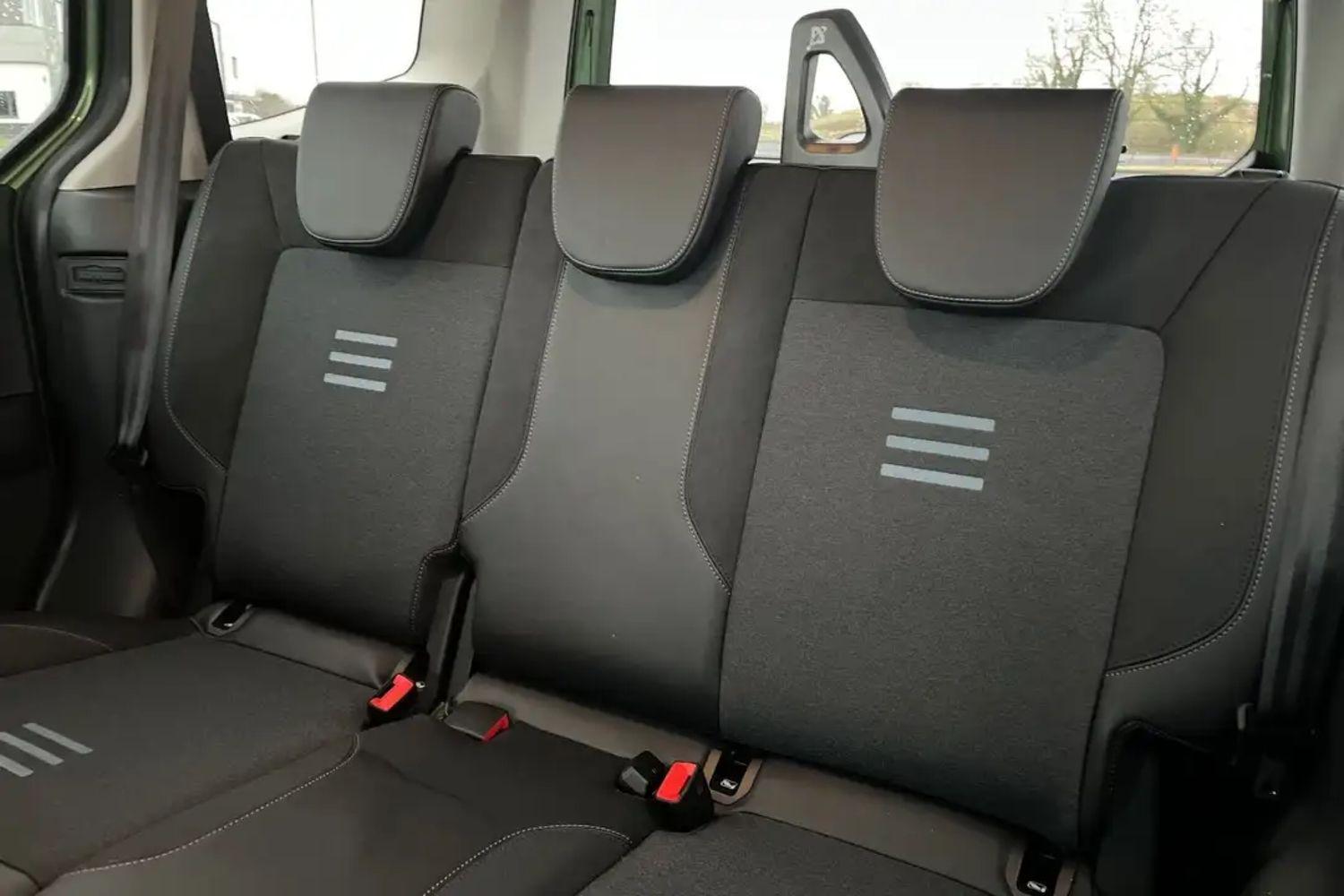 Ford E-TOURNEO COURIER Photo 19
