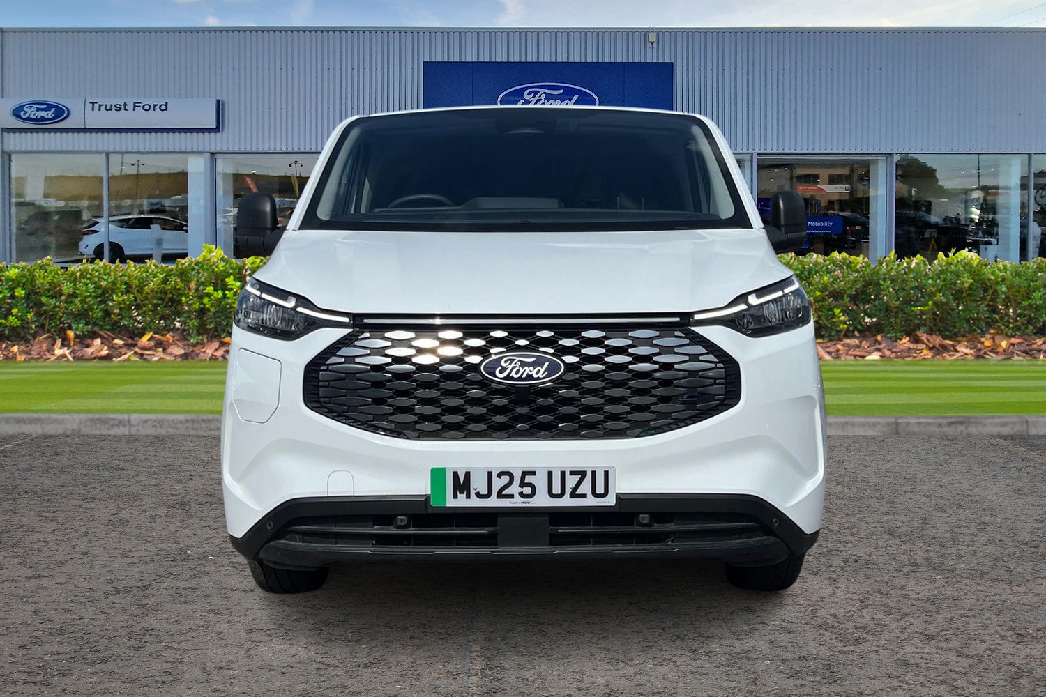 Ford E-Transit Custom Photo 11