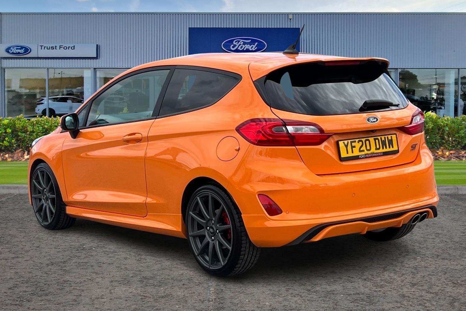 Ford FIESTA Photo 1