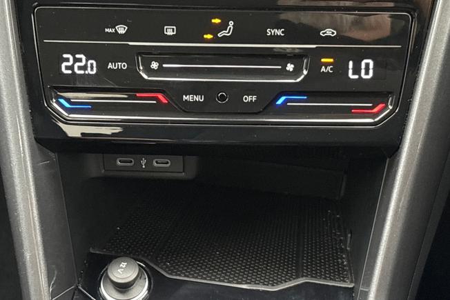 VOLKSWAGEN T-Roc Photo 22