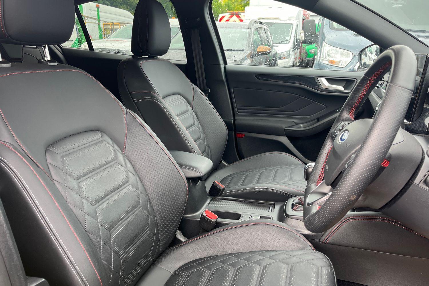 Ford FOCUS Photo 16