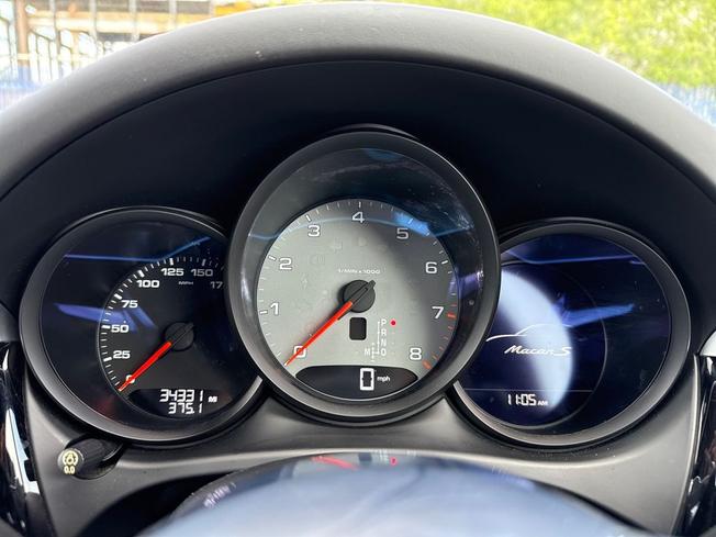 PORSCHE Macan Photo 15