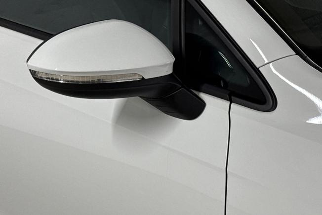 VOLKSWAGEN Golf Photo 20