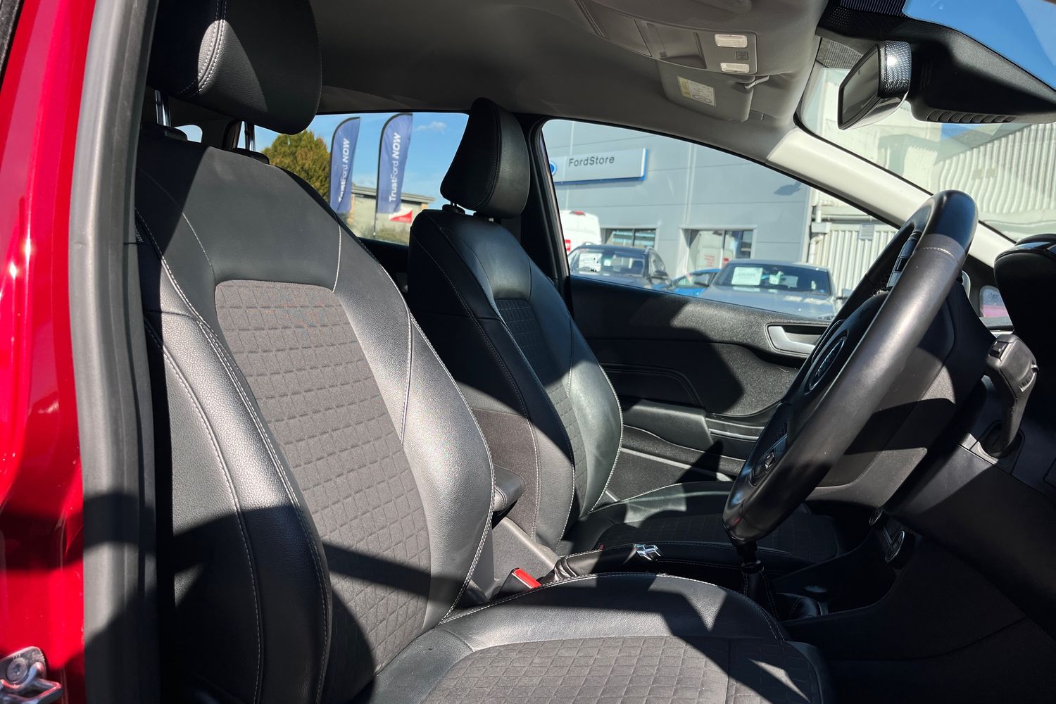 Ford FIESTA Photo 16