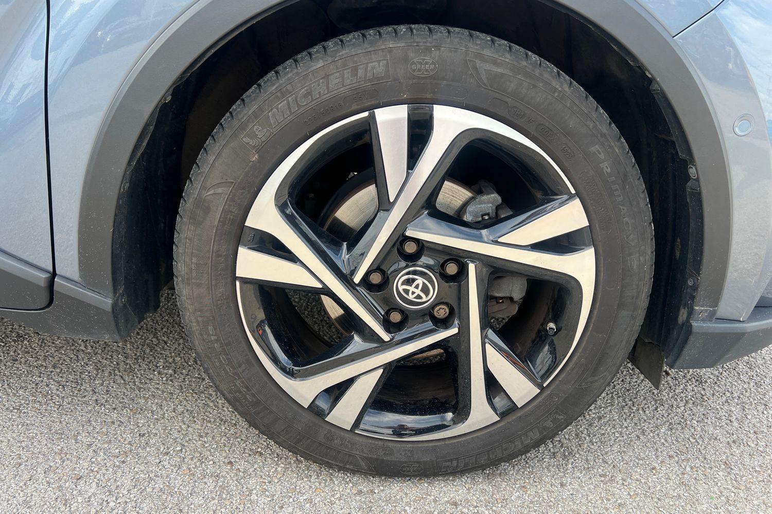 Toyota C-HR Photo 7