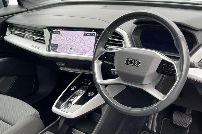 AUDI Q4 e-tron Photo 6