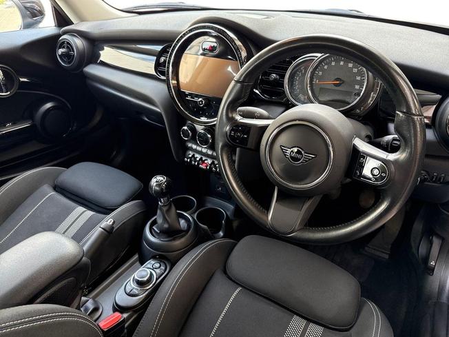 MINI Hatch Photo 6