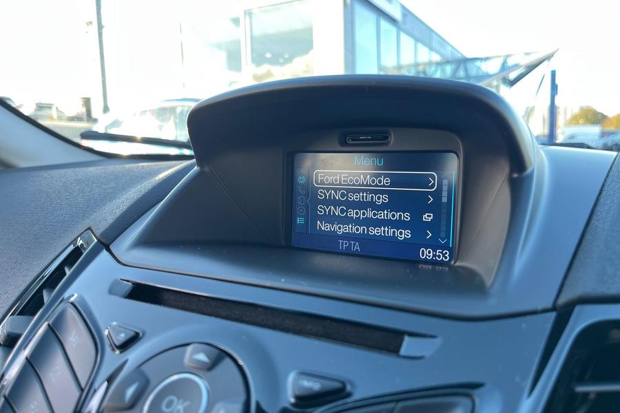 Ford FIESTA Photo autoimg-6ddfc87c43a15ae401cf2b76523692b8578839f6.jpg