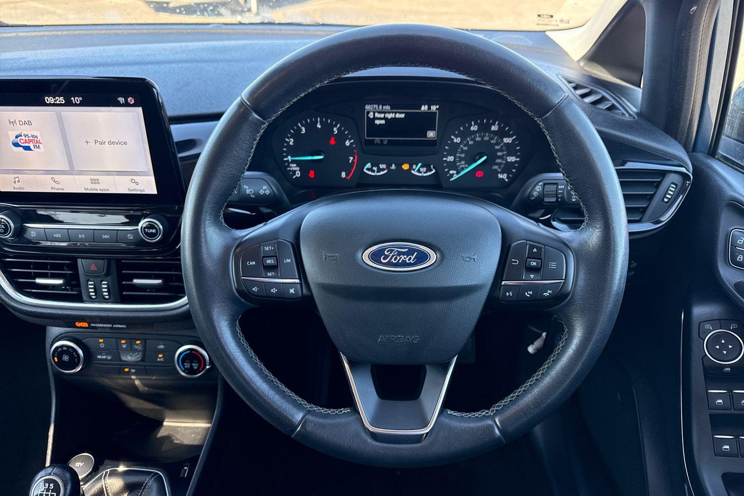 Ford FIESTA Photo 11