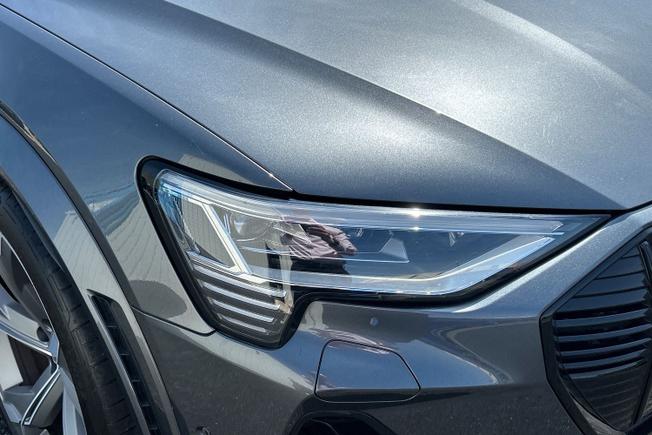 Audi e-tron S Photo 19