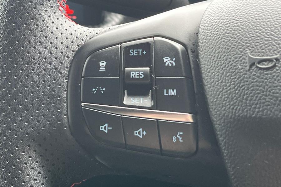 Ford KUGA Photo autoimg-6de79a95162693a78f4efca7e602fb8a67eea2bf.jpg