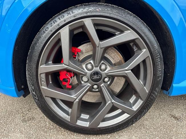 FORD Puma Photo 37