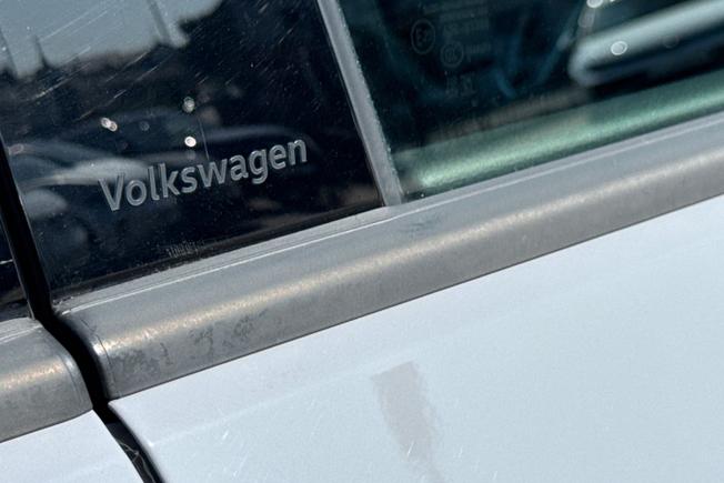 VOLKSWAGEN ID.4 Photo 23