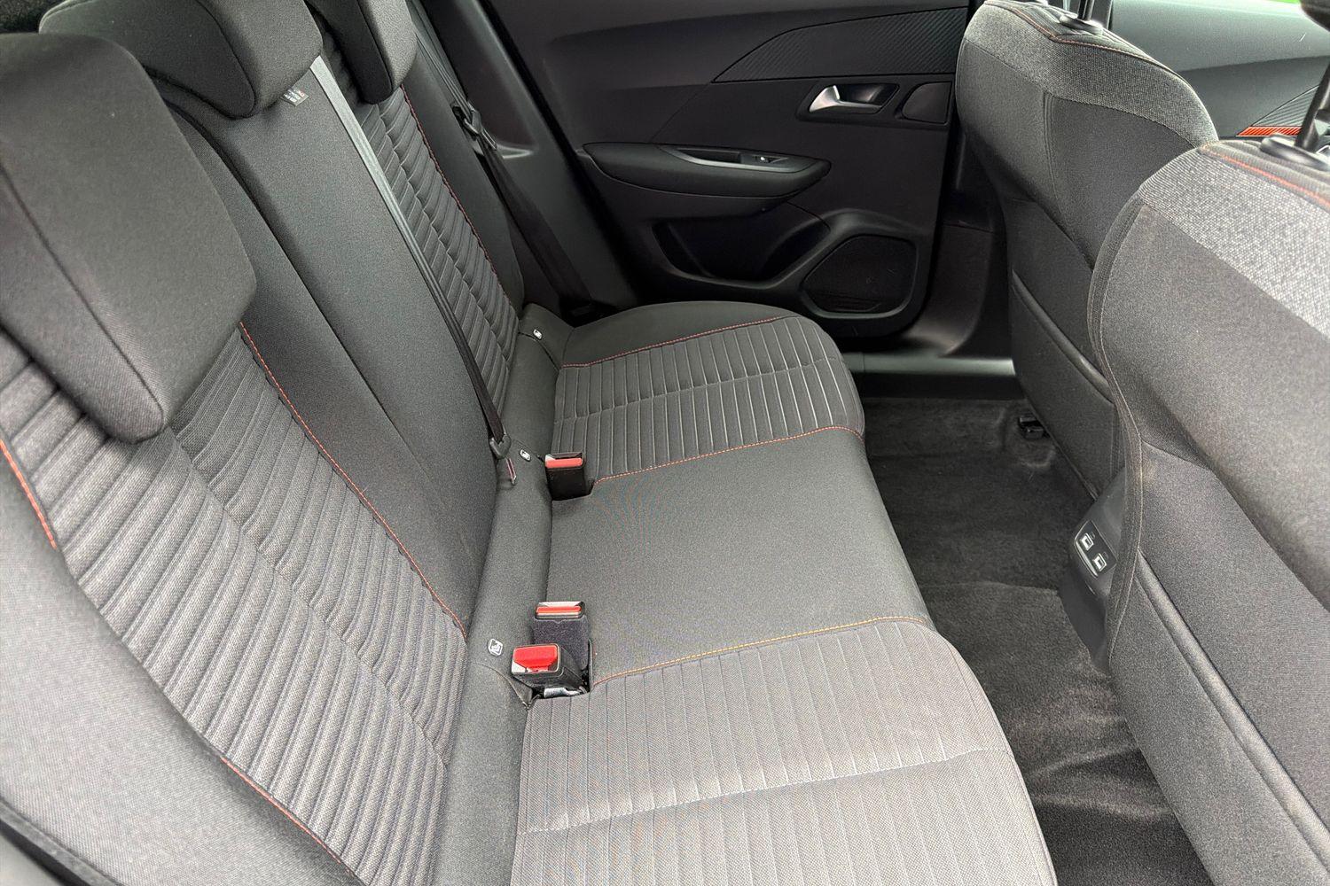 Peugeot E-2008 Photo 19