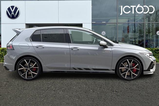 VOLKSWAGEN Golf Photo 4
