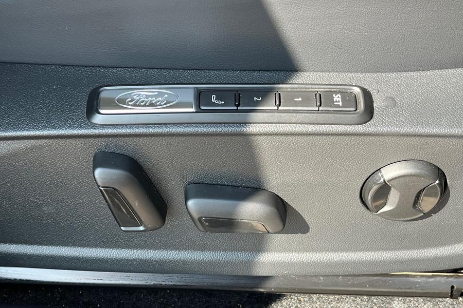 Ford Explorer Photo autoimg-6df38b4847f70830429af93c649f8f29c062541e.jpg