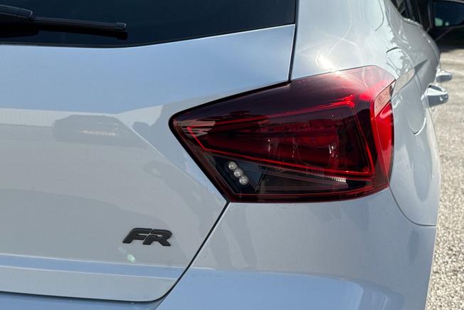 SEAT Ibiza Photo 18