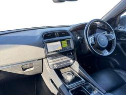 JAGUAR F-Pace Photo 2