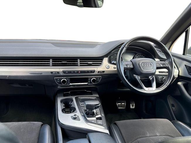 AUDI Q7 Photo 11