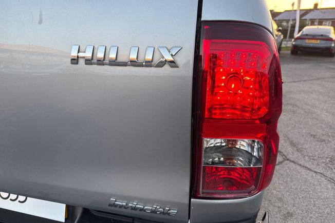 TOYOTA Hilux Photo 18