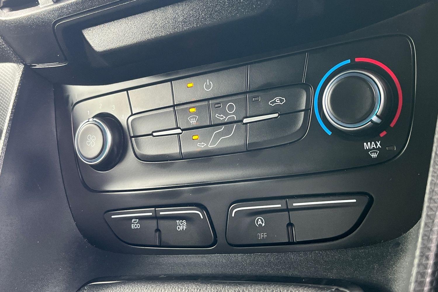 Ford TRANSIT CONNECT Photo 22