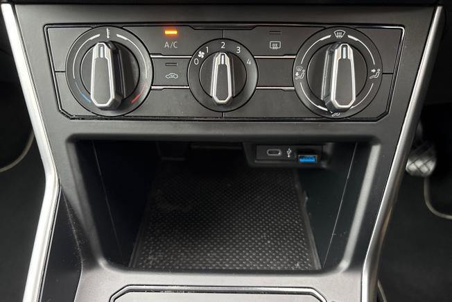 VOLKSWAGEN Polo Photo 22