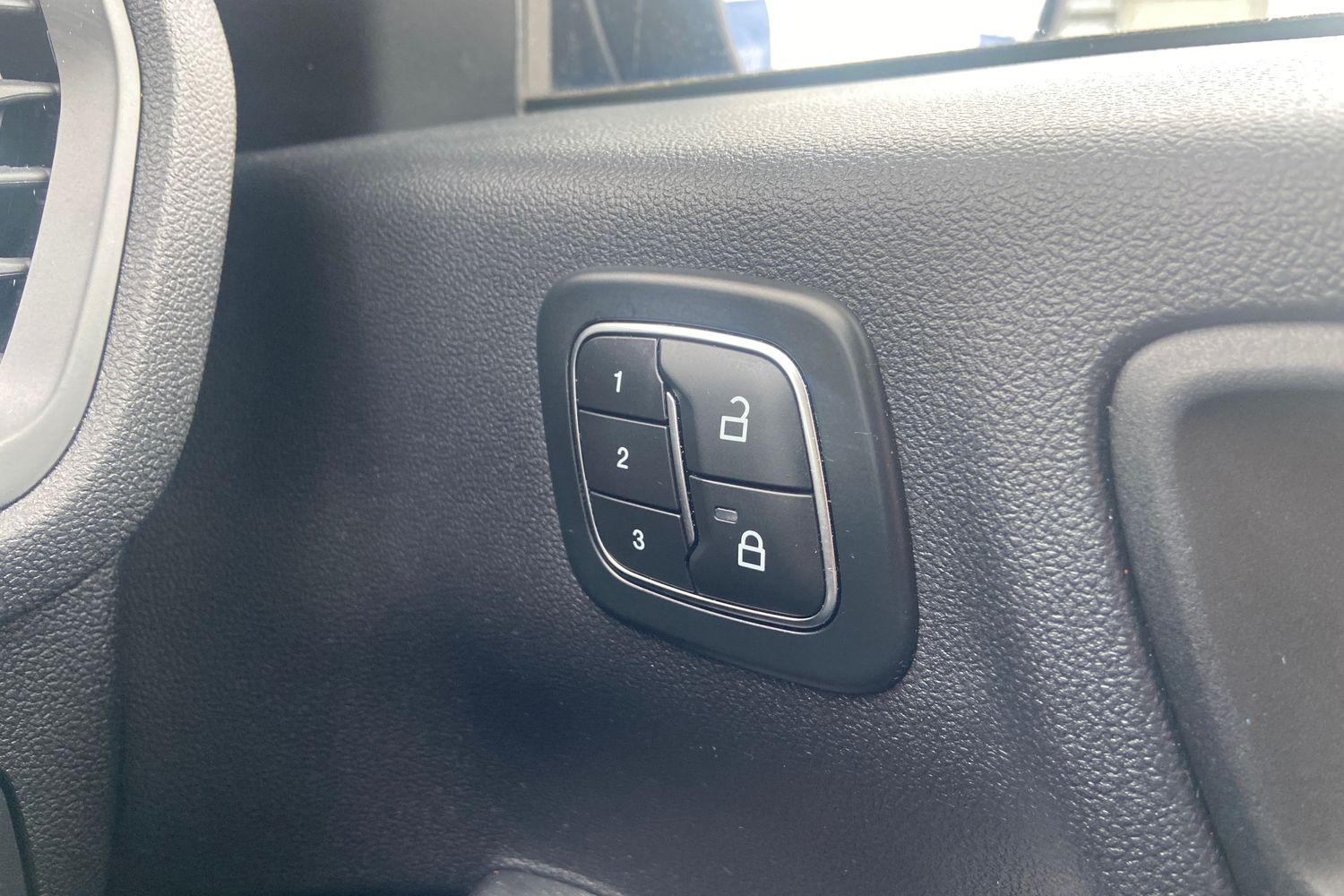 Ford KUGA Photo 31
