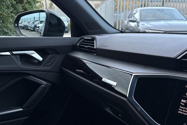 AUDI Q3 Photo 41