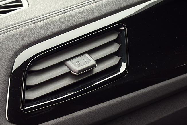 VOLKSWAGEN T-Roc Photo 44