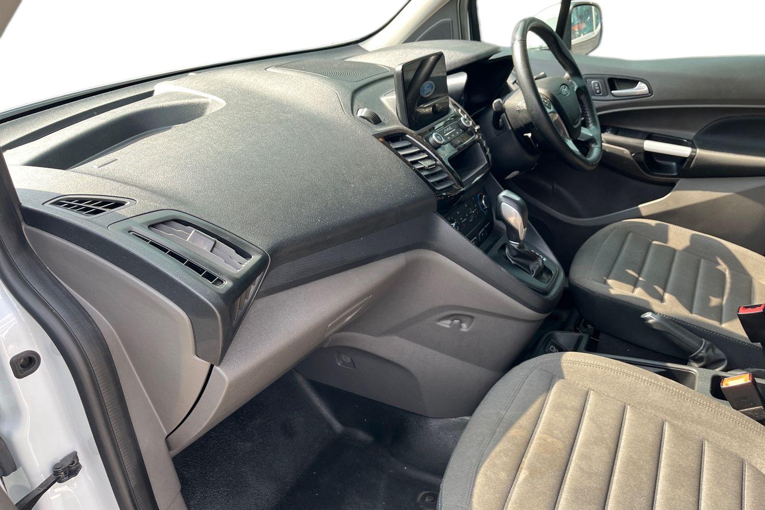 Ford TRANSIT CONNECT Photo 2